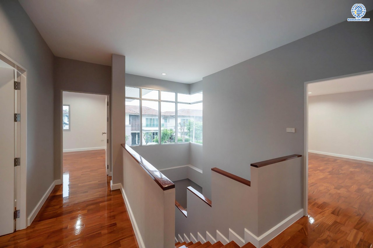 บ้านมือสองตกแต่งใหม่ โครงการ เดอะเวอรีเดียนโฮม กาญจนาภิเษก เนื้อที่กว้าง 86 ตร.ว. ฟังก์ชัน 3 ห้องนอน 3 ห้องน้ำ 1 ห้องอเนกประสงค์ 1 ห้องแม่บ้าน จอดรถได้ 4 จอด บนทำเลดี เชื่อมต่อถนนรัตนาธิเบศร์ ถนนนครอินทร์ ถนนกาญจนาภิเษก ใกล้รถไฟฟ้าสายสีม่วง "สถานีตลาดบางใหญ่" และจุดขึ้นทางด่วน "ศรีรัช"...